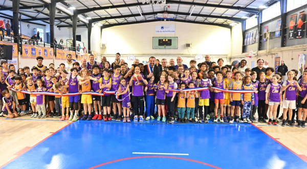 jeunes licenciés du club élus ruban d'inauguration gymnase Couderc
