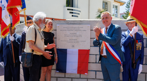 Dévoilement de la plaque