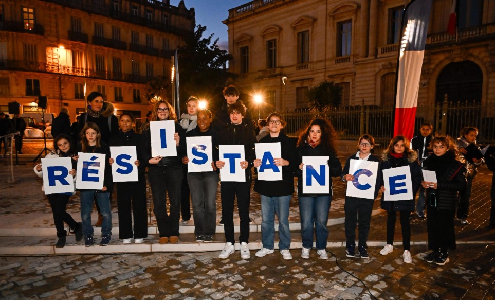 Place des Martyrs de la Résistance 135 pavés de mémoire pour les — free download