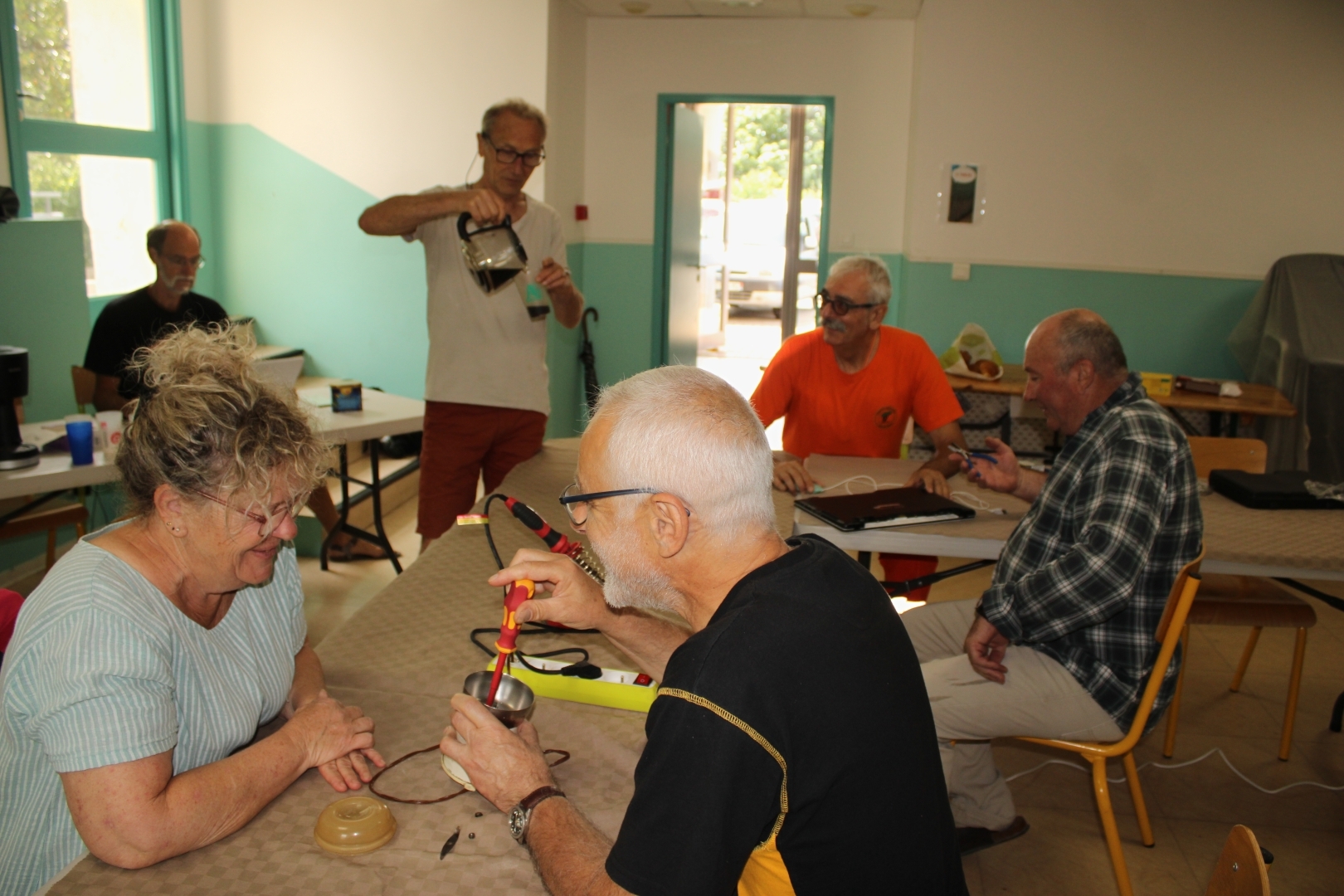 Les membres de l'atelier repair café de Murviel-lès-Montpellier