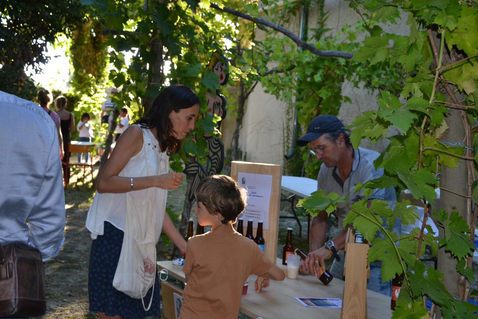 Stand des rafraîchissements dans le cadre des Lattara'péro du mercredi