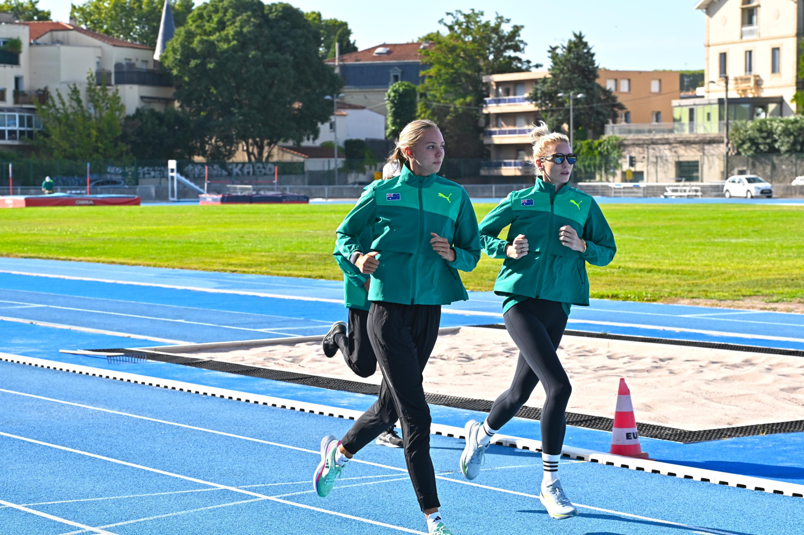 Deux athlètes courent