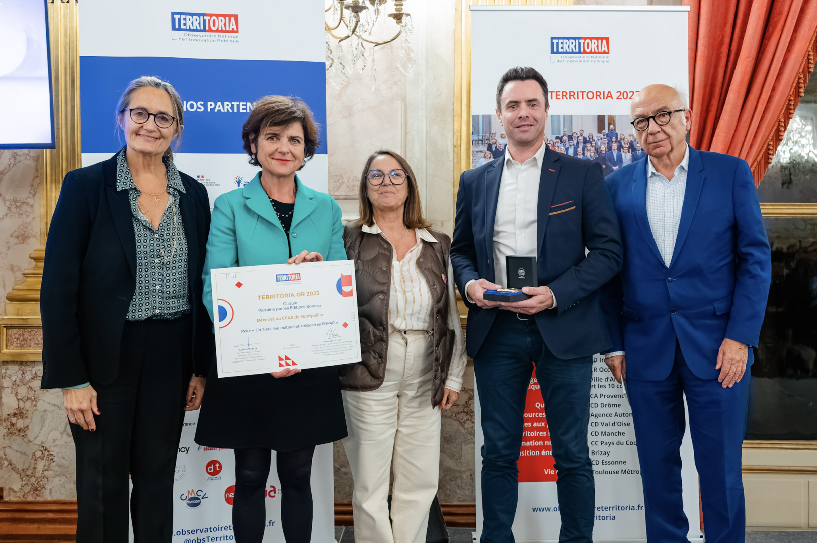 La délégation du CCAS de Montpellier reçoit le Prix Territoria à Paris