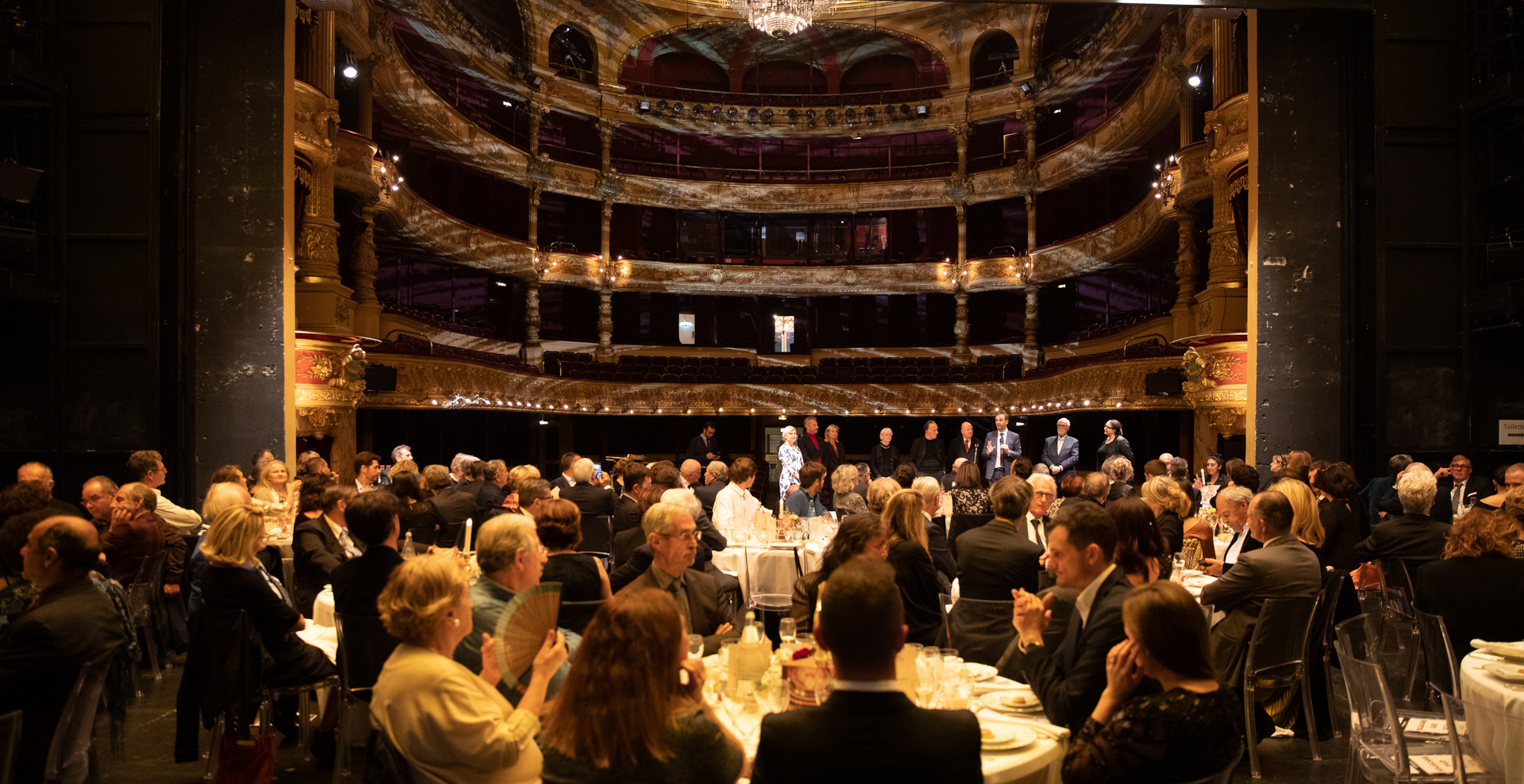 Diner sur scène de l'opéra Comédie