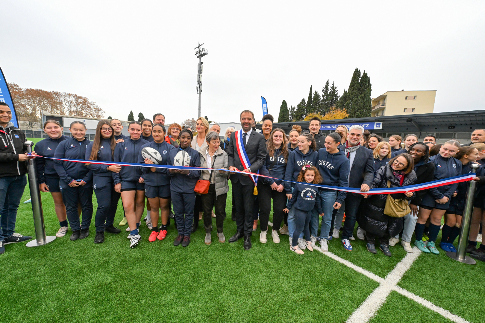 Inauguration sur la pelouse synthétique