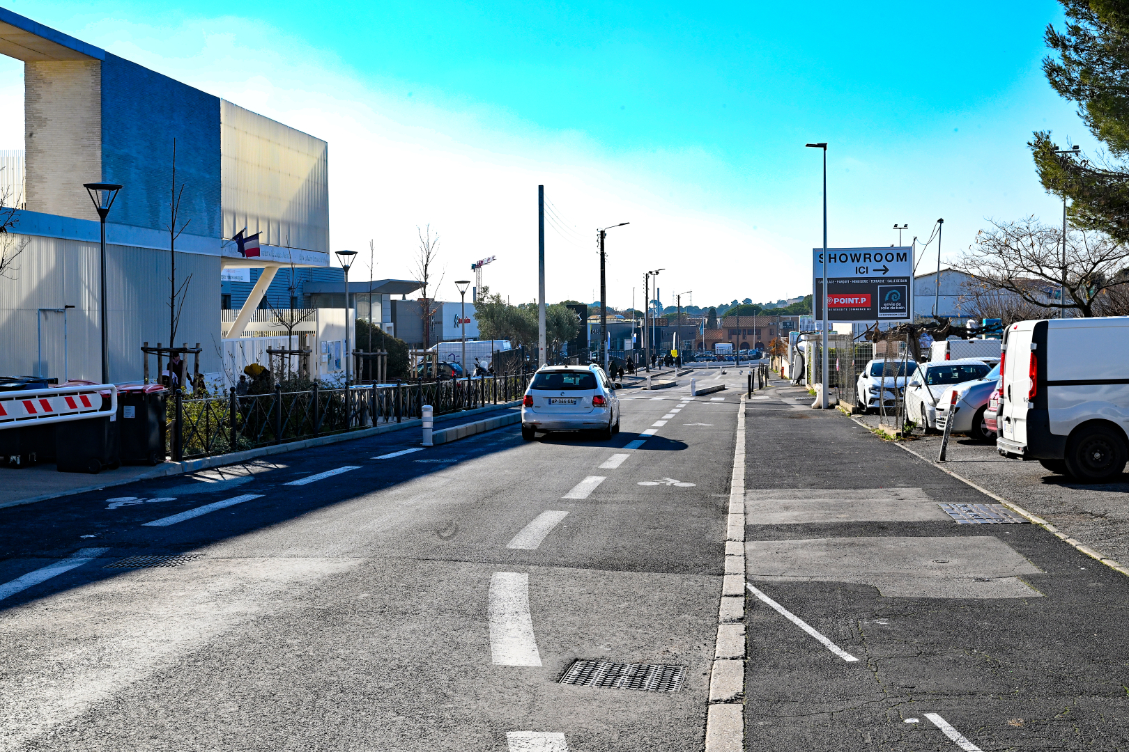 Rue de l'Industrie à hauteur du groupe scolaire