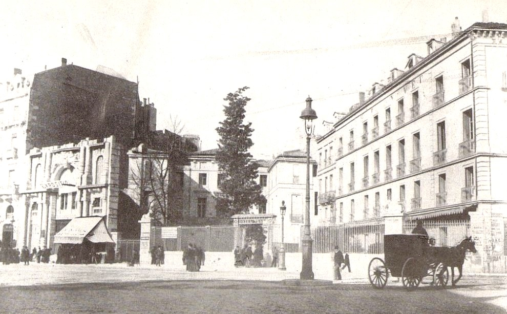 En 1895, derrière la grande grille, l'Hôtel Nevet