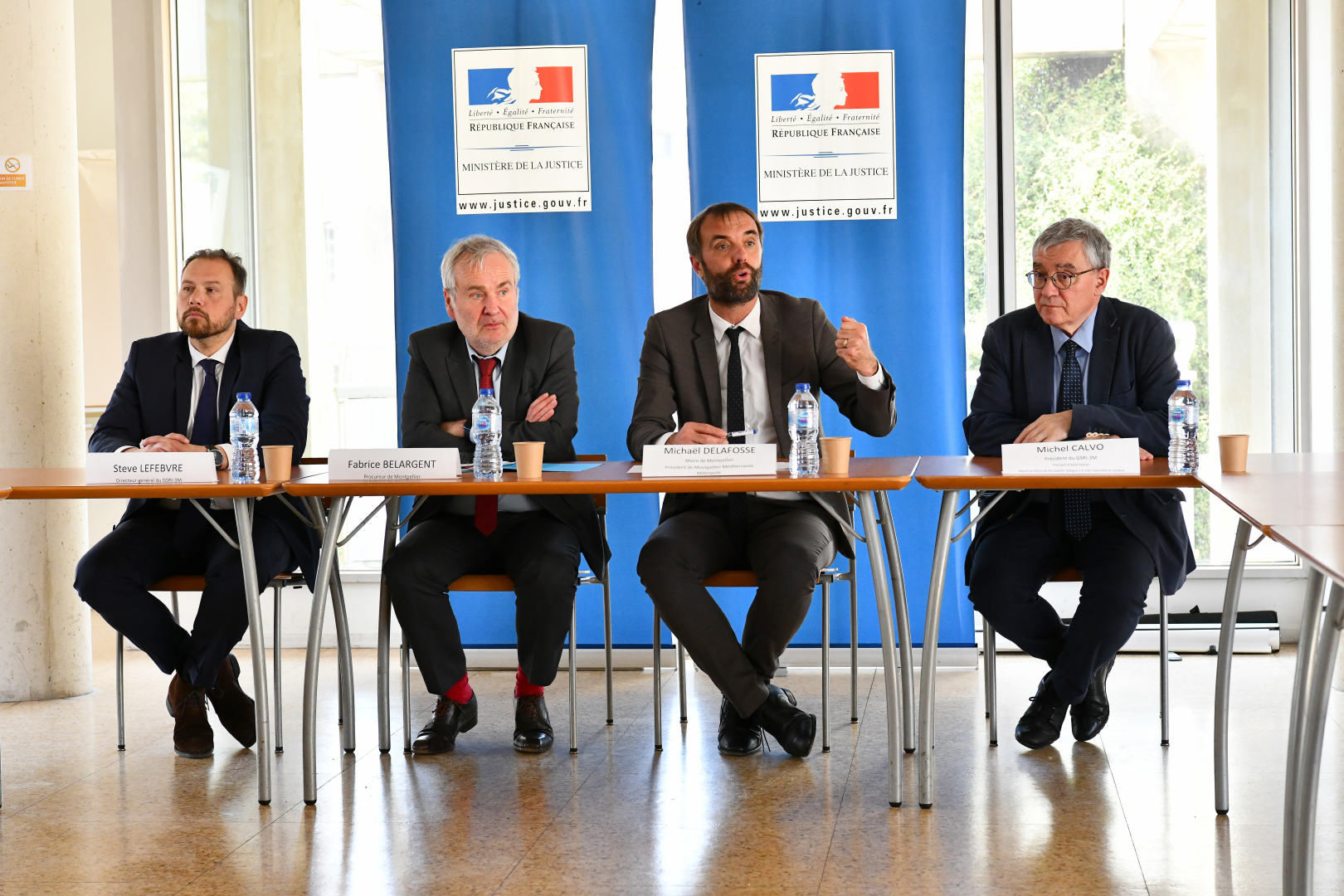 Steve Lefebvre (directeur du GSRI), Fabrice Belargent (procureur), Michaël Delafosse et Michel Calvo (président d'ACM Habitat) lors de la conférence de presse