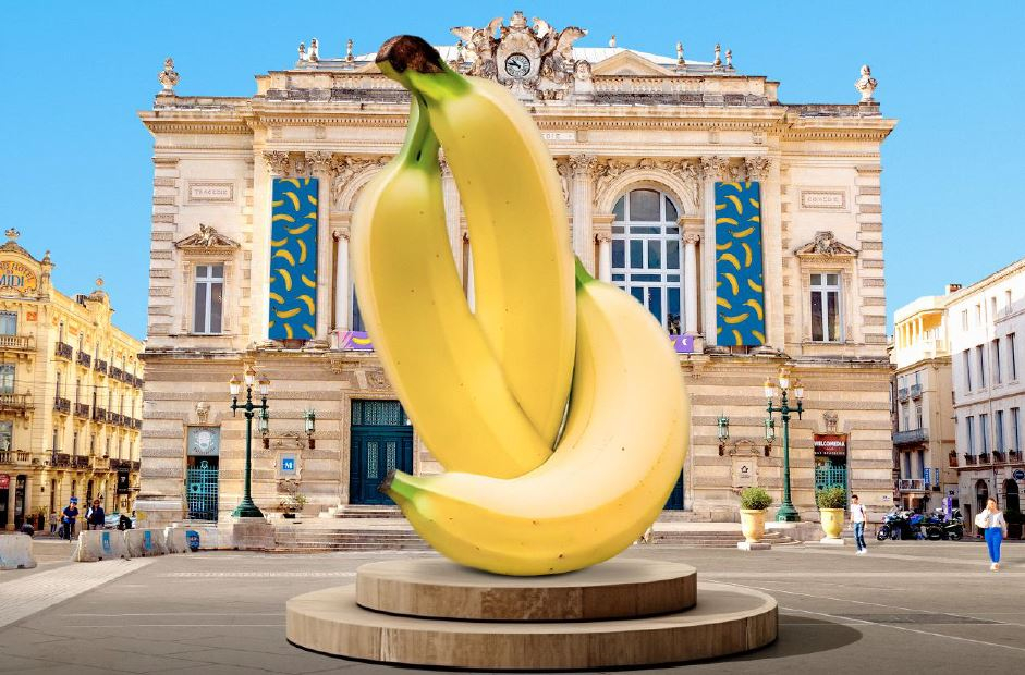 Visuel de la Comédie du Rire, représentant trois bananes sur la Comédie, en place des trois Grâces