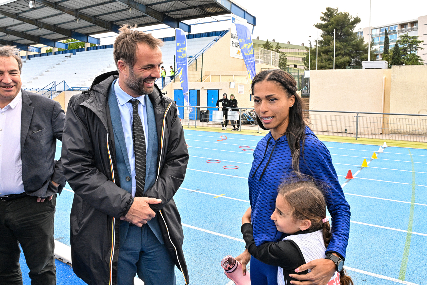 Flora Gueï, spécialiste du 400m, aux côtés de Michaël Delafosse 