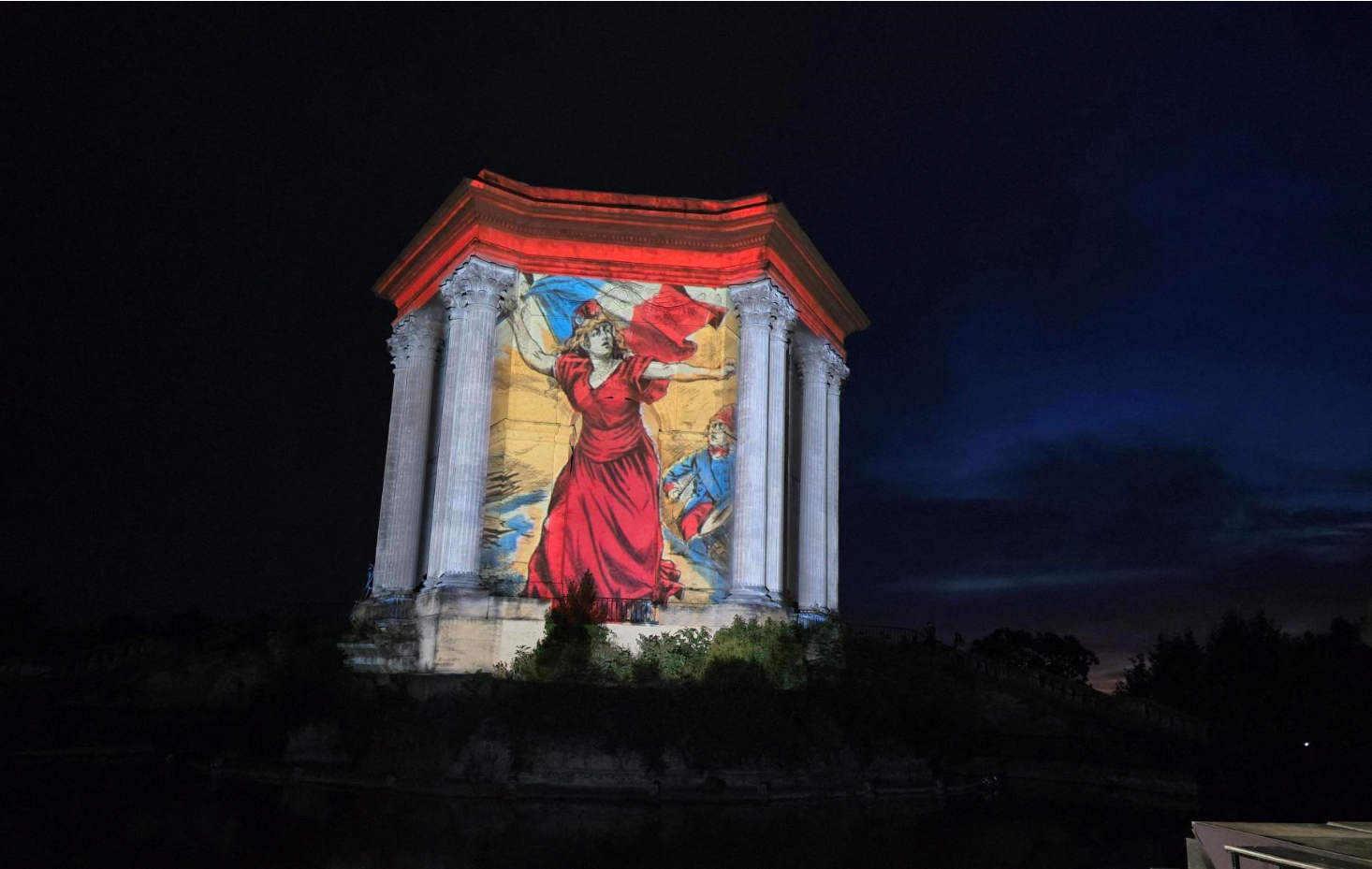 La nuit tombée, un spectacle son et lumière au Château d’eau a été présenté sur le thème Victor Hugo, le peuple qui crie, le 13 juillet 2024 