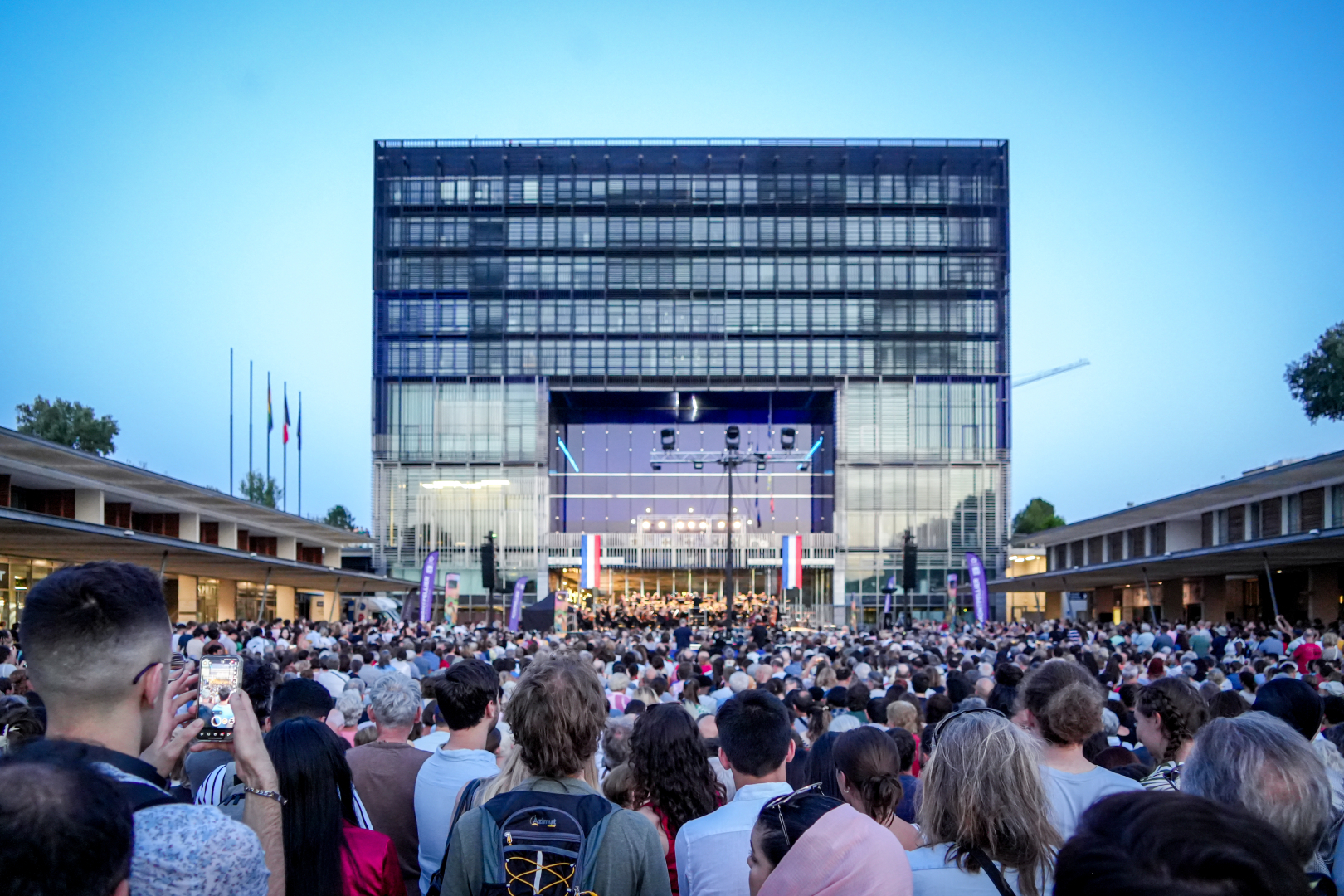 Concert festif de l'Orchestre national Montpellier Occitanie (direction Didier Benetti), sur le parvis de l'Hôtel de Ville, place Georges Frêche, le 14 juillet 2024. 