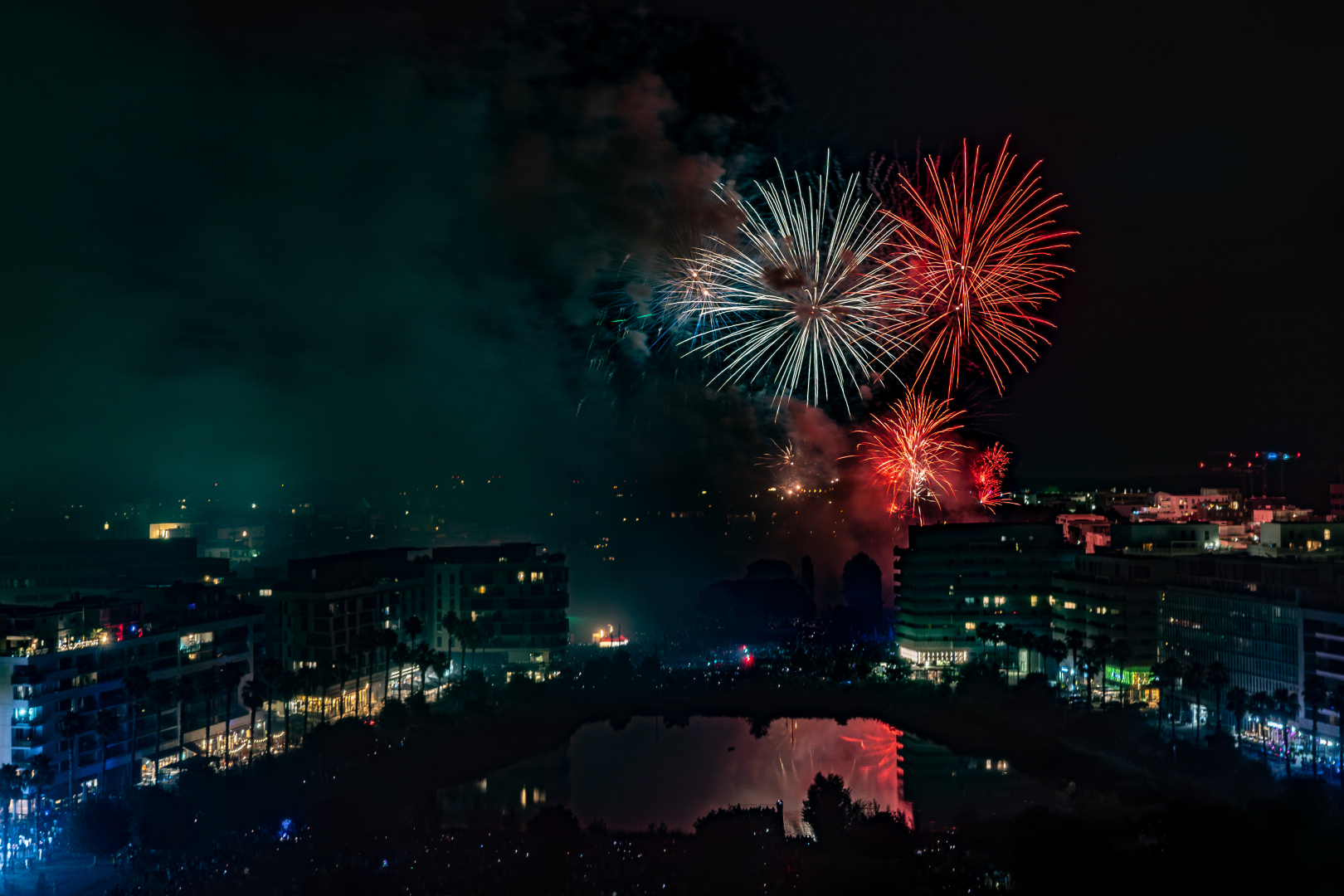 Feu d'artifice tiré depuis le parc Georges Charpak, le 14 juillet 2023