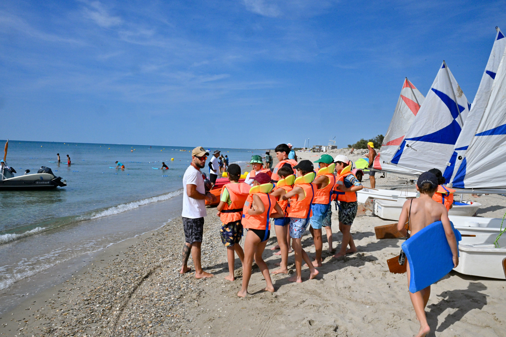 Près de 300 enfants participent aux stages sportifs aquatiques de la Ville cet été