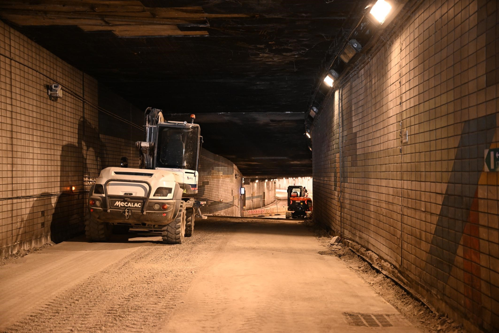 Premiers travaux dans le tunnel