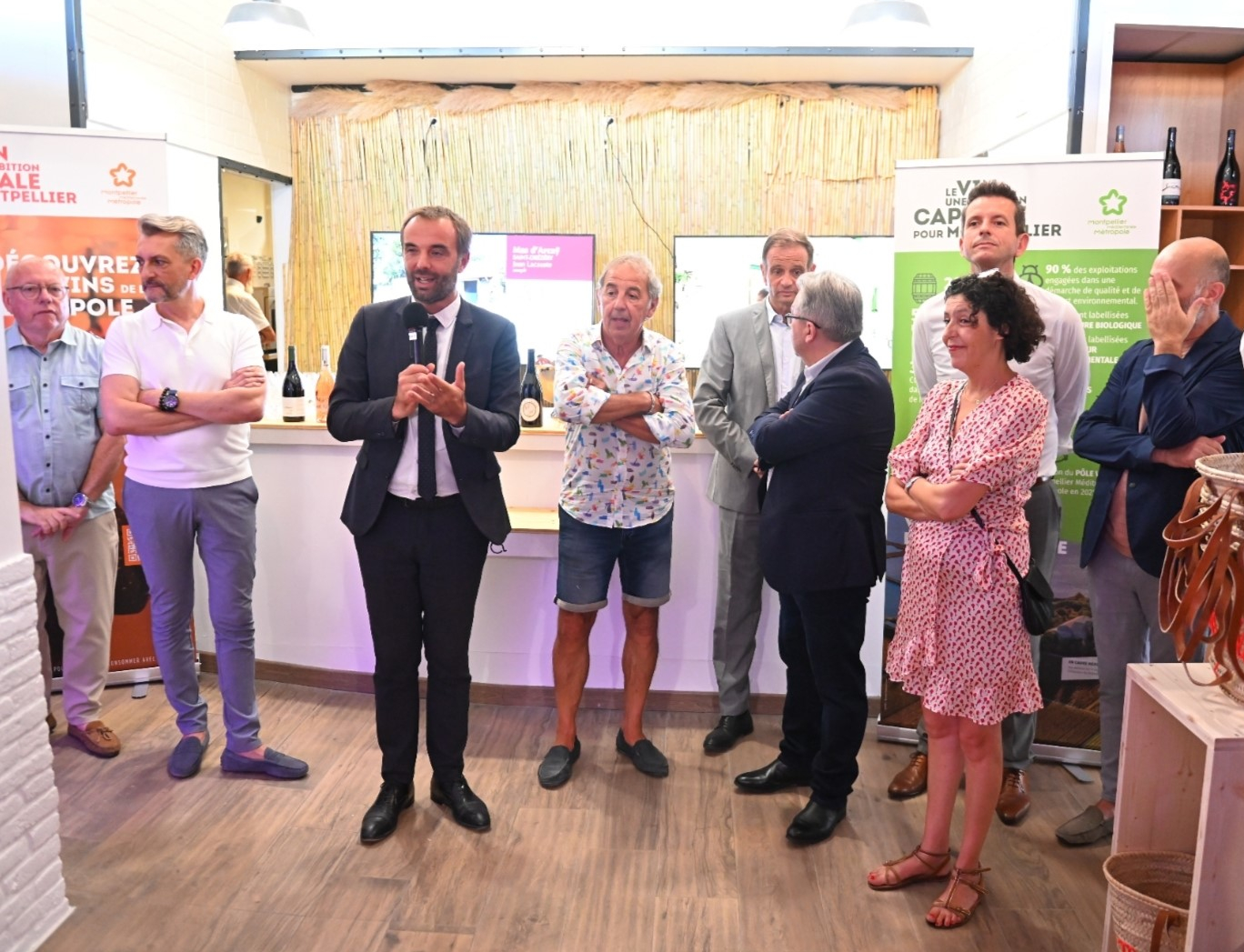 Inauguration de la boutique éphémère viticole par Michaël Delafosse, en présence de nombreux élus et vignerons de la Métropole