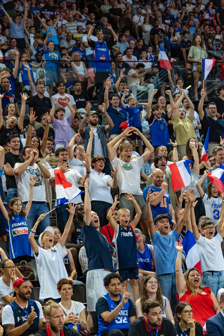 Supporters de basket à l'Arena