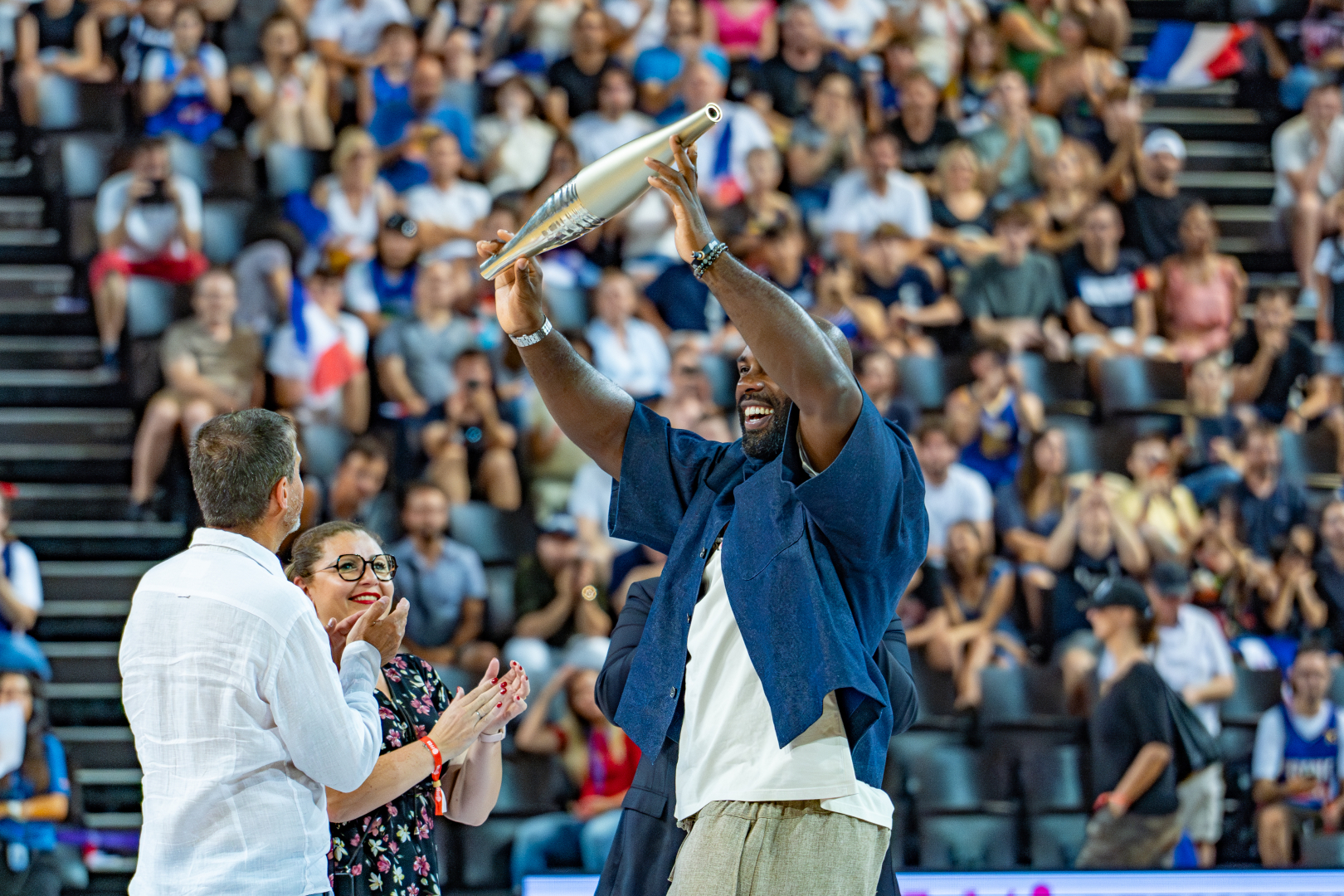 La torche de la flamme olympique à l'honneur avec Teddy Riner et Emile Cabello, adjointe au maire de Montpellier