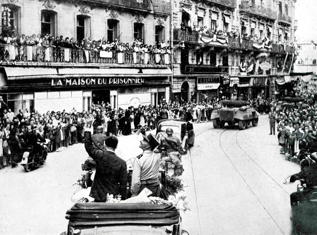 Le cortège des troupes de Libération, rue de la Loge, 2 septembre 1944