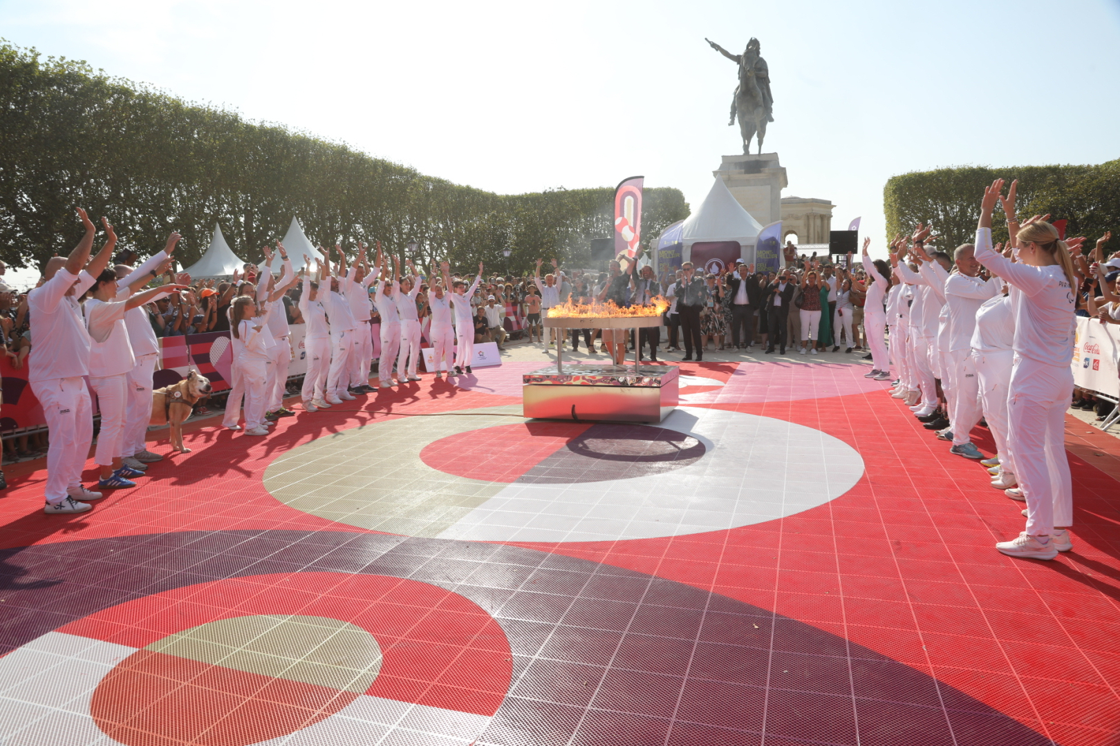 La flamme paralympique sur l'Esplanade du Peyrou 