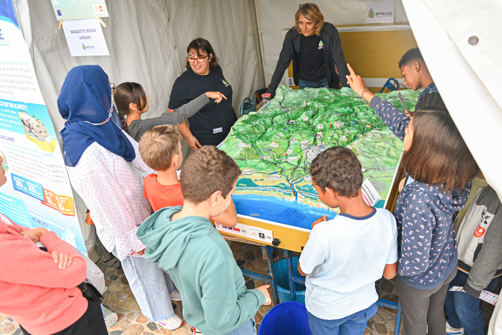 enfants sur le village de la prévention