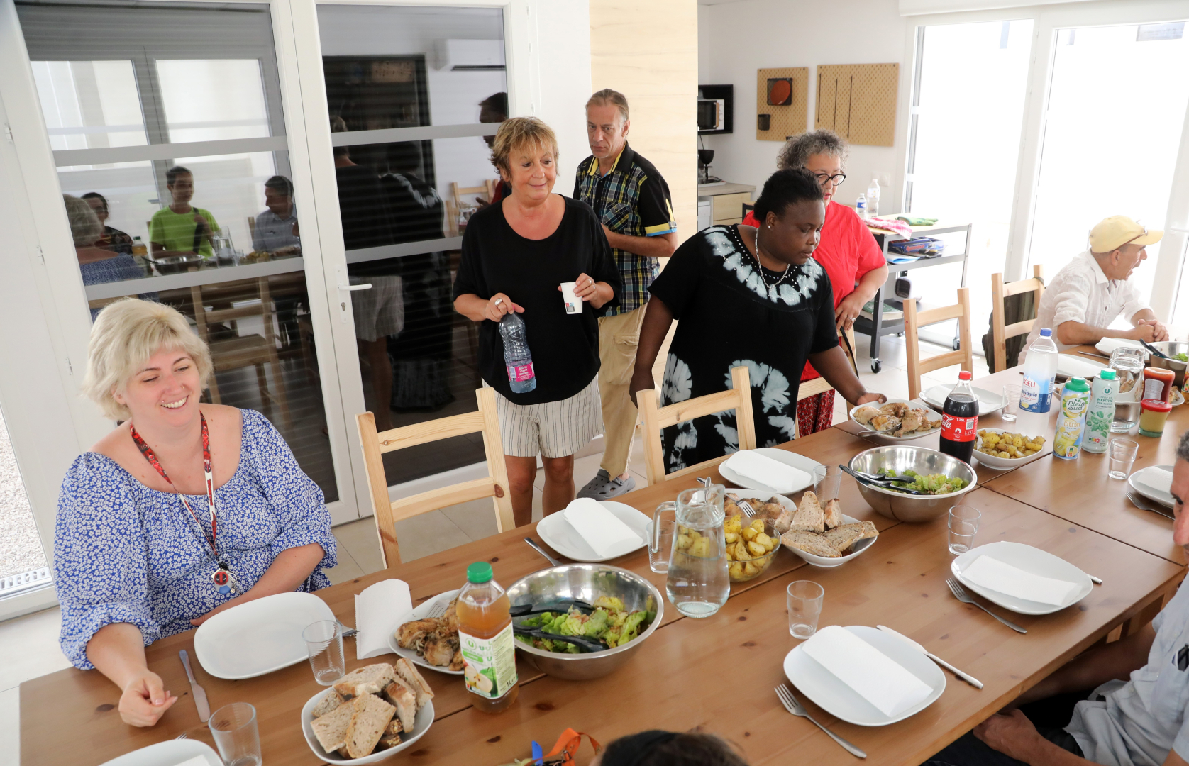 repas commun dans la pension de famille sociale Le Patio