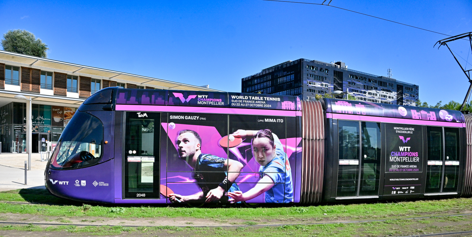 tramway aux couleurs du tournoi avec Simon Gauzy et Mima Ito  