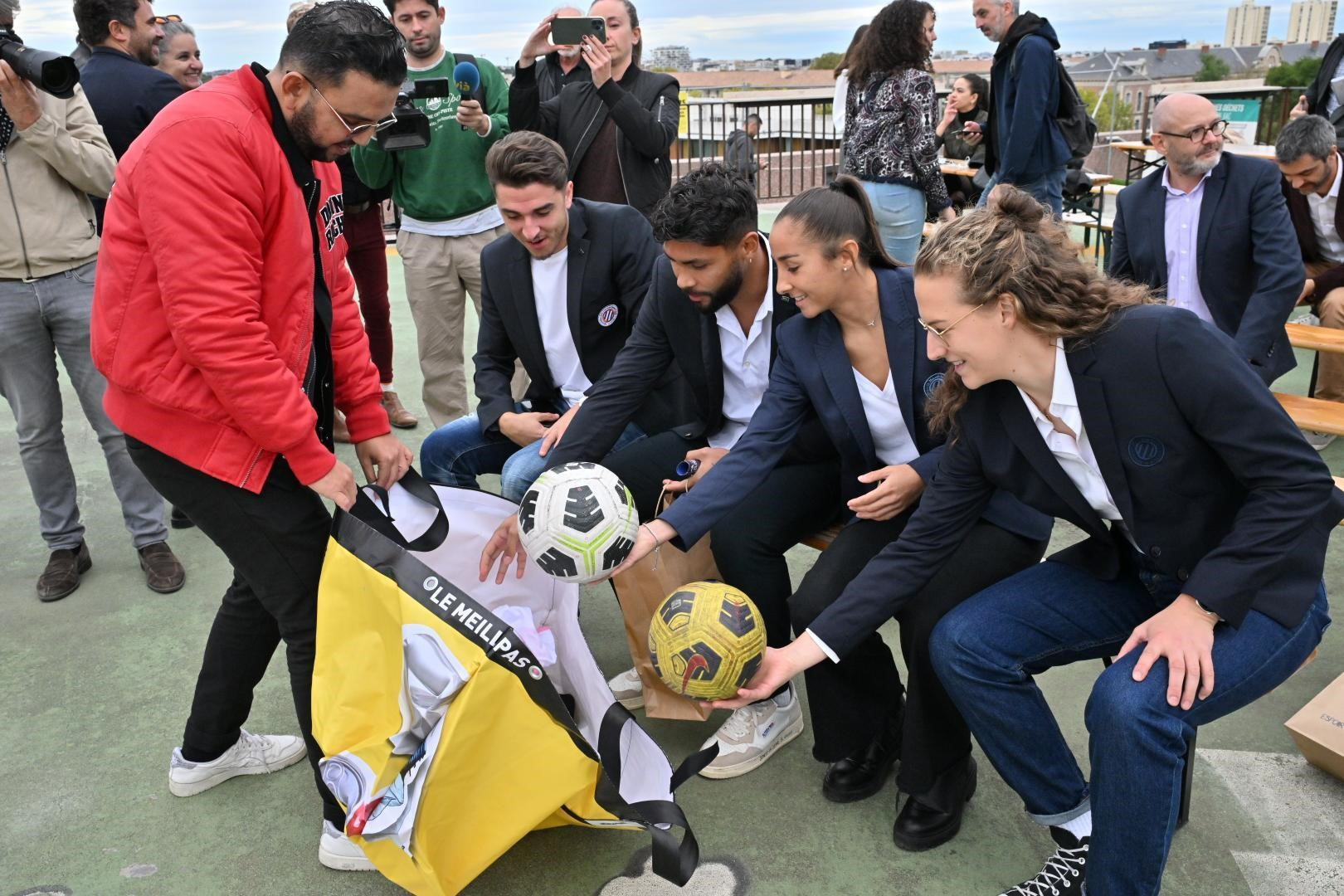 Les footbaleurs et footbaleuses du MHSC ont les premiers à donner lors du lancement