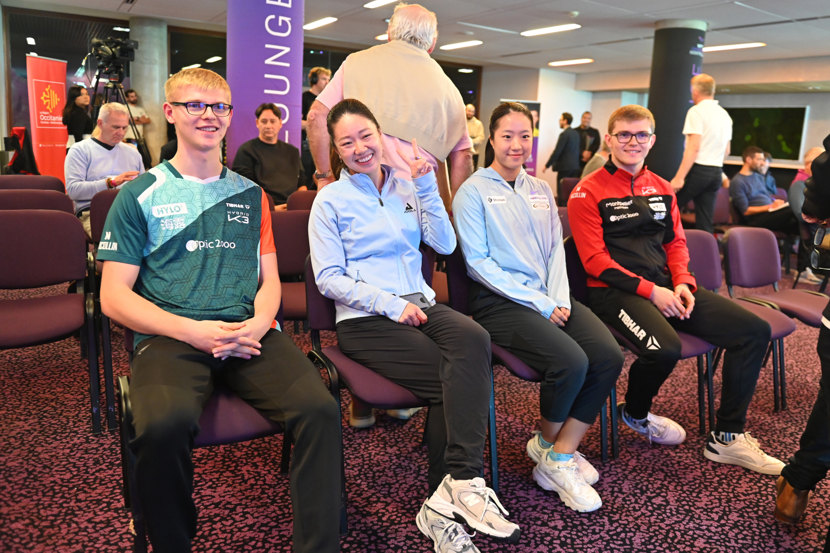 Shin Yubin (Corée du Sud) et Lily Zhang (USA) entourées des frères Lebrun avant le tirage au sort