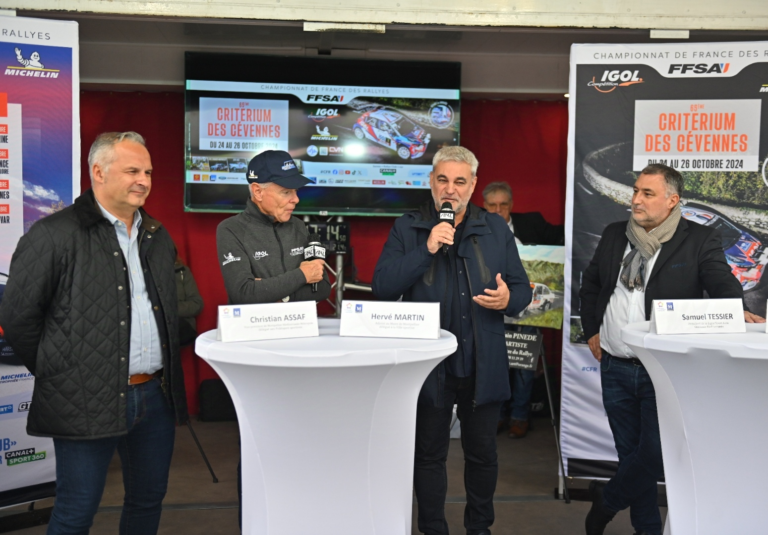 Christian Assaf, vice-président de la Métropole délégué aux sports, et Hervé Martin, adjoint au maire délégué à la Ville sportive aux côtés de Samuel Tessier, président de la Ligue Sports Automobiles Occitanie Méditerranée, lors de la conférence de presse