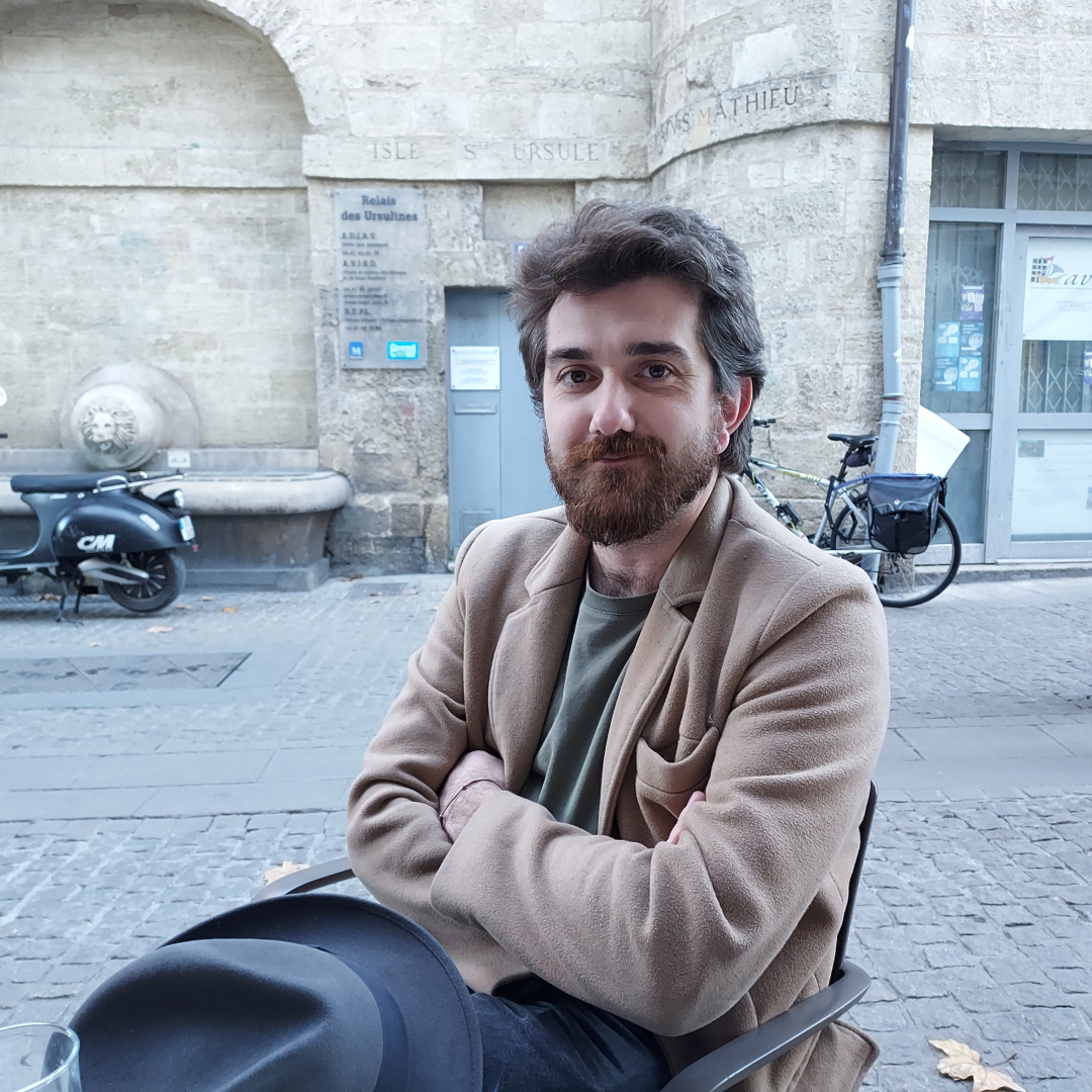 portrait de Jauffrey coordinateur d'écriture sur la série "Un si grand soleil"
