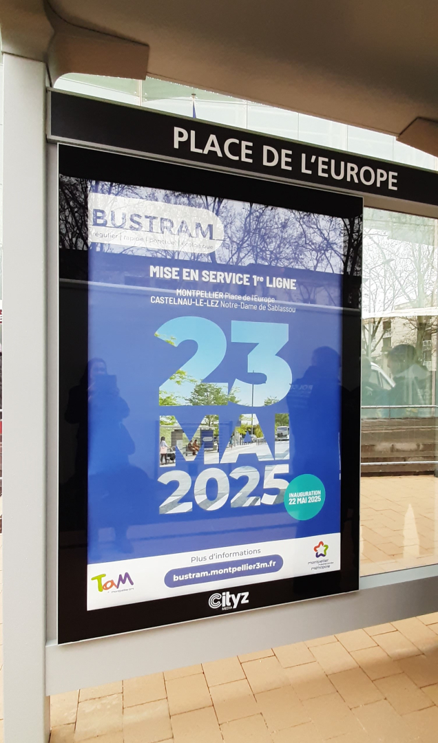 Station place de l'Europe devant la piscine olympique Angelotti