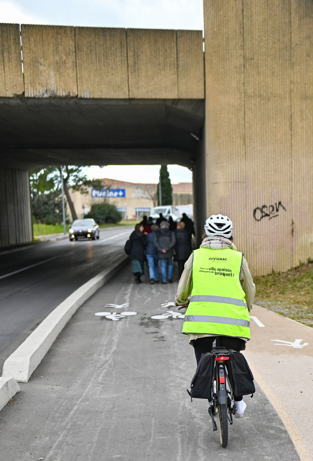 La piste cyclable sécurisée passe au-dessous de la Nationale 109