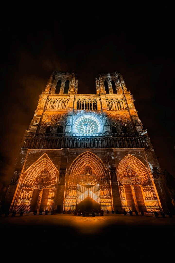 Mapping de AV Extended pour la réouverture de la cathédrale Notre Dame de Paris 