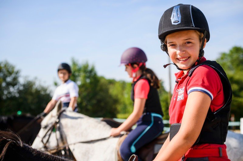 Photo d'enfants à cheval