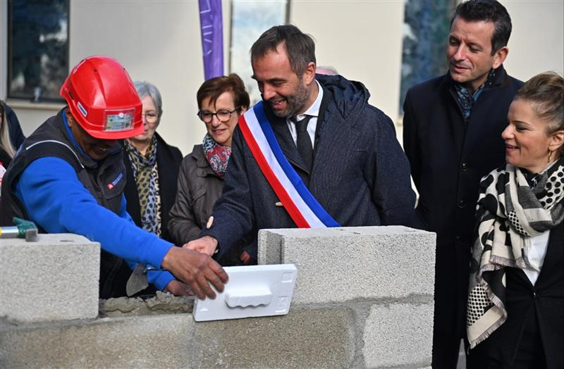 Pose de la première pierre de l'extension du complexe funéraire de Grammont