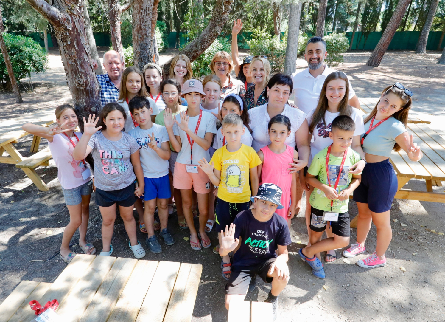 groupe d'enfants ukrainiens centre de loisirs élus éducateurs 