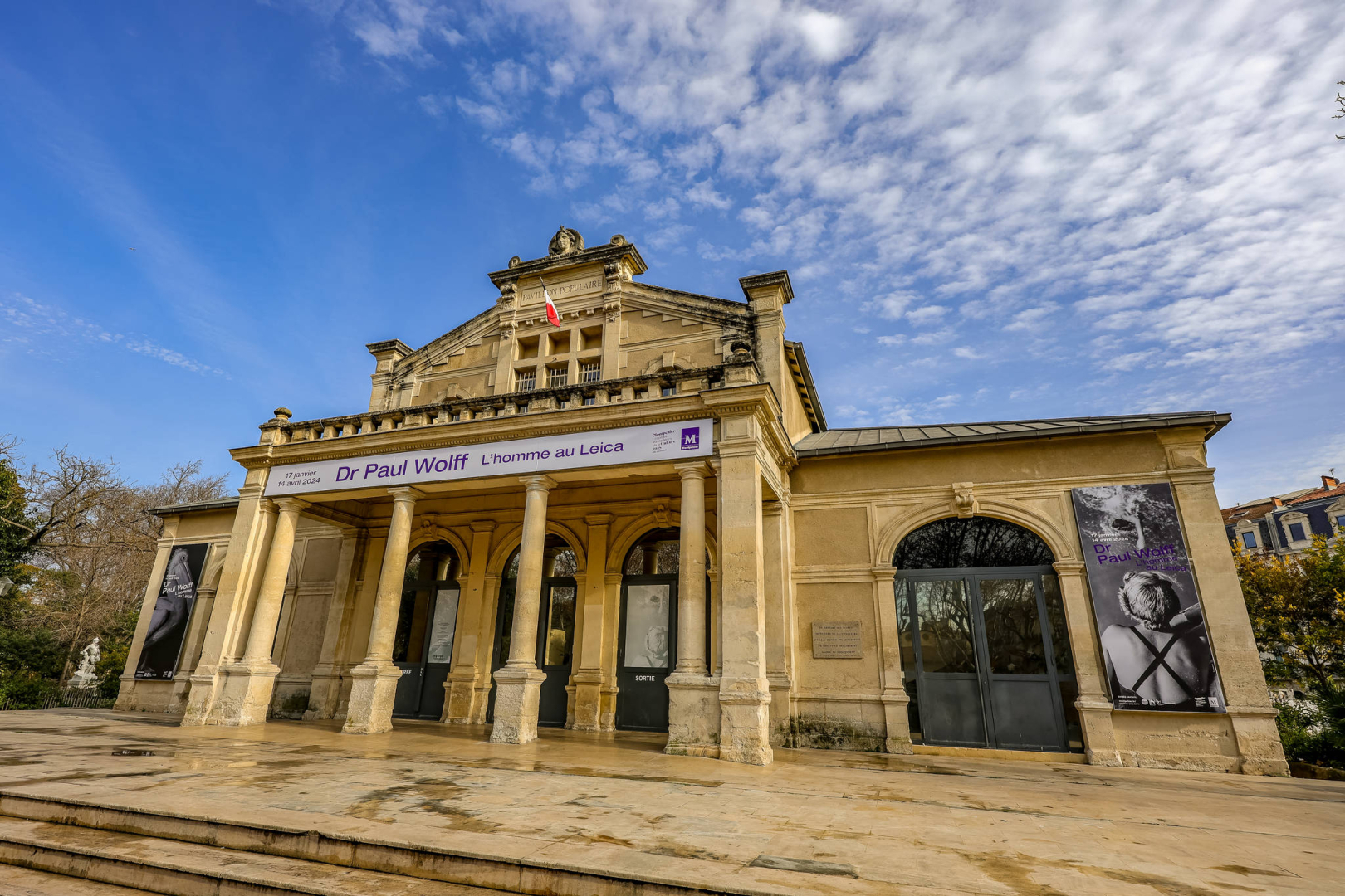 la façade du bâtiment 