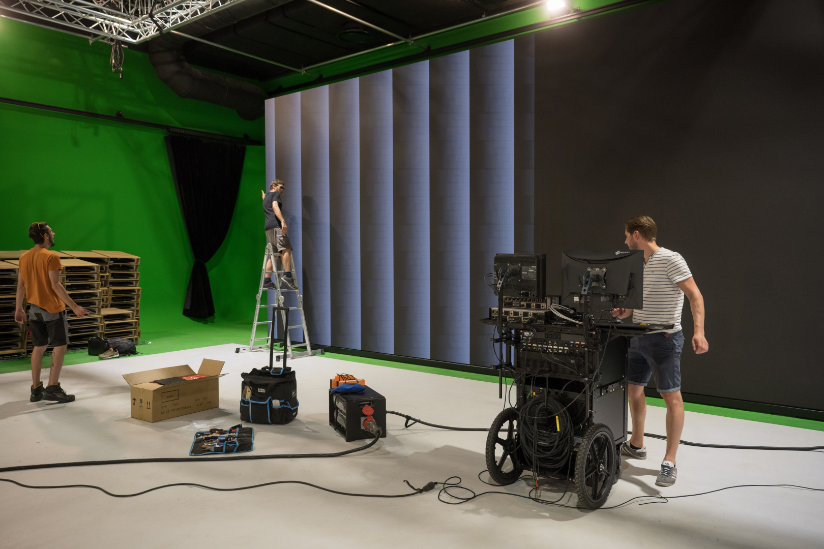 cameraman echelle fond vert tournage technitiens matériel