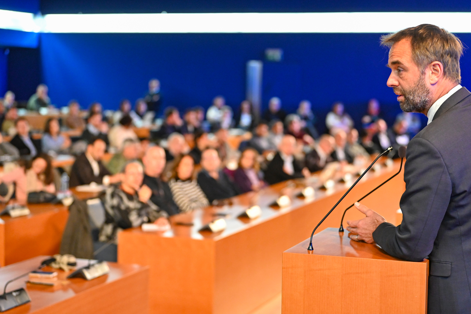 Maire salle du conseil municipal participants