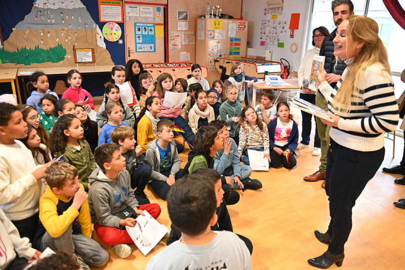 Clare Hart et les éléves de l'école Dickens à Montpellier 