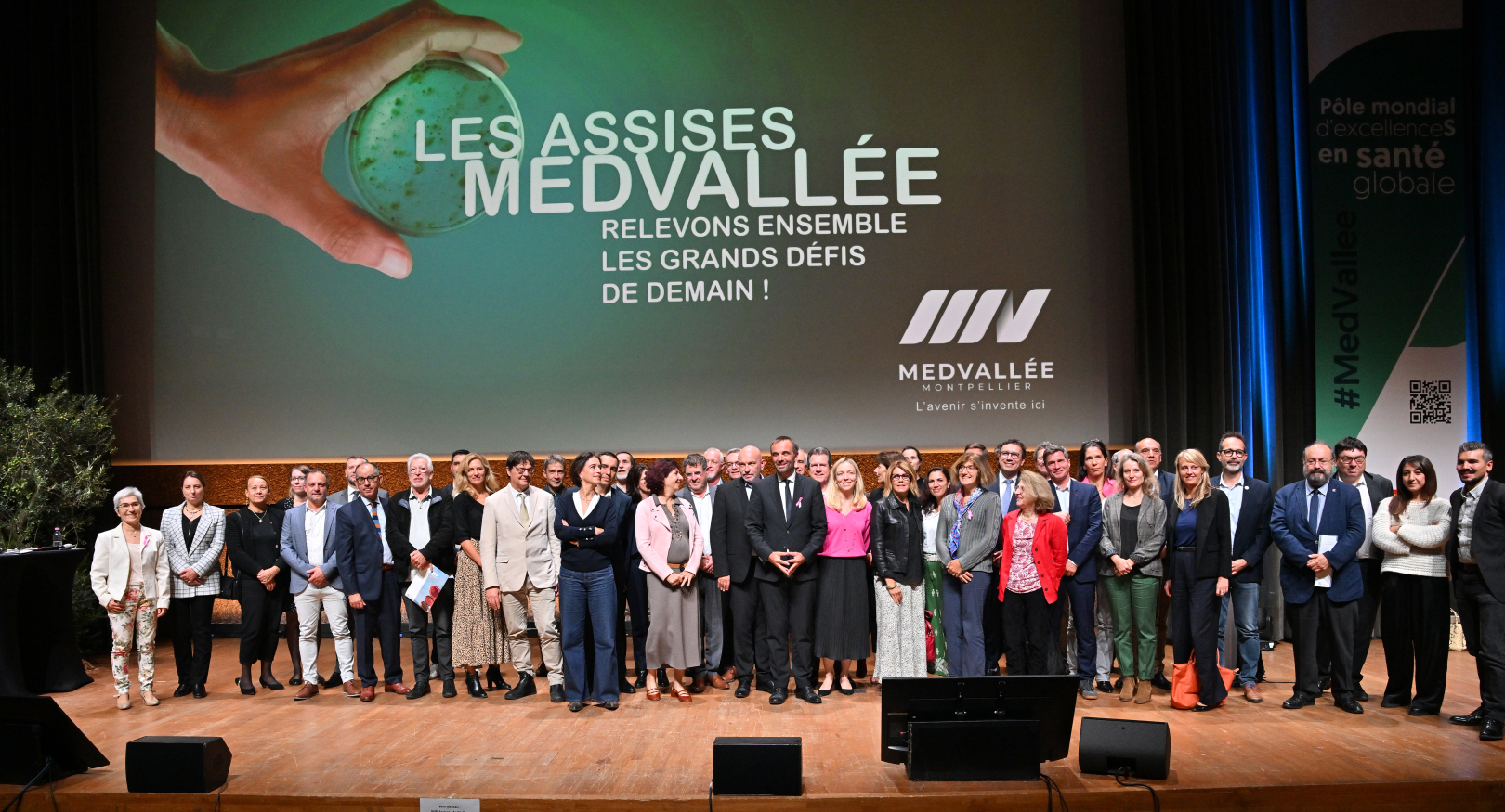Photo de famille des 2emes Assises de MedVallée au Corum en octobre 2024