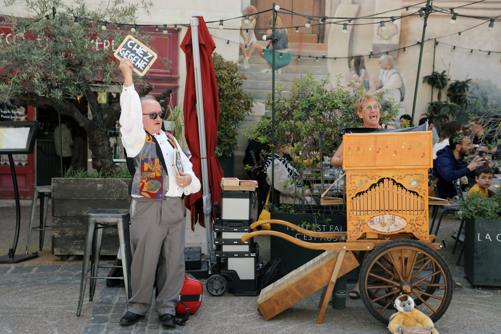 musiciens orgue de Barbarie stand pancarte 