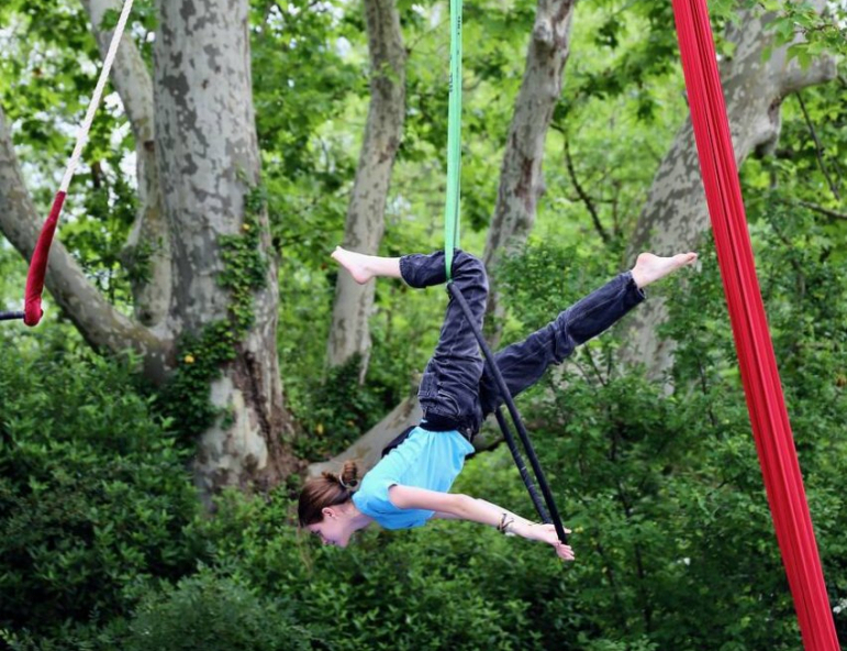 une acrobate