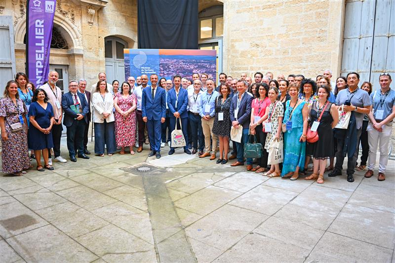 Photo avec mécènes et élus
