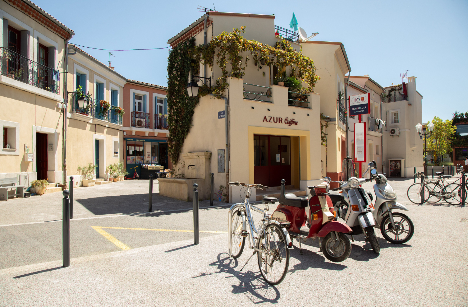 décors maisons végétation vélos arrêt de bus 