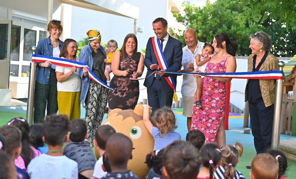 Michaël Delafosse inaugure la cour de la maternelle Marcel Pagnol