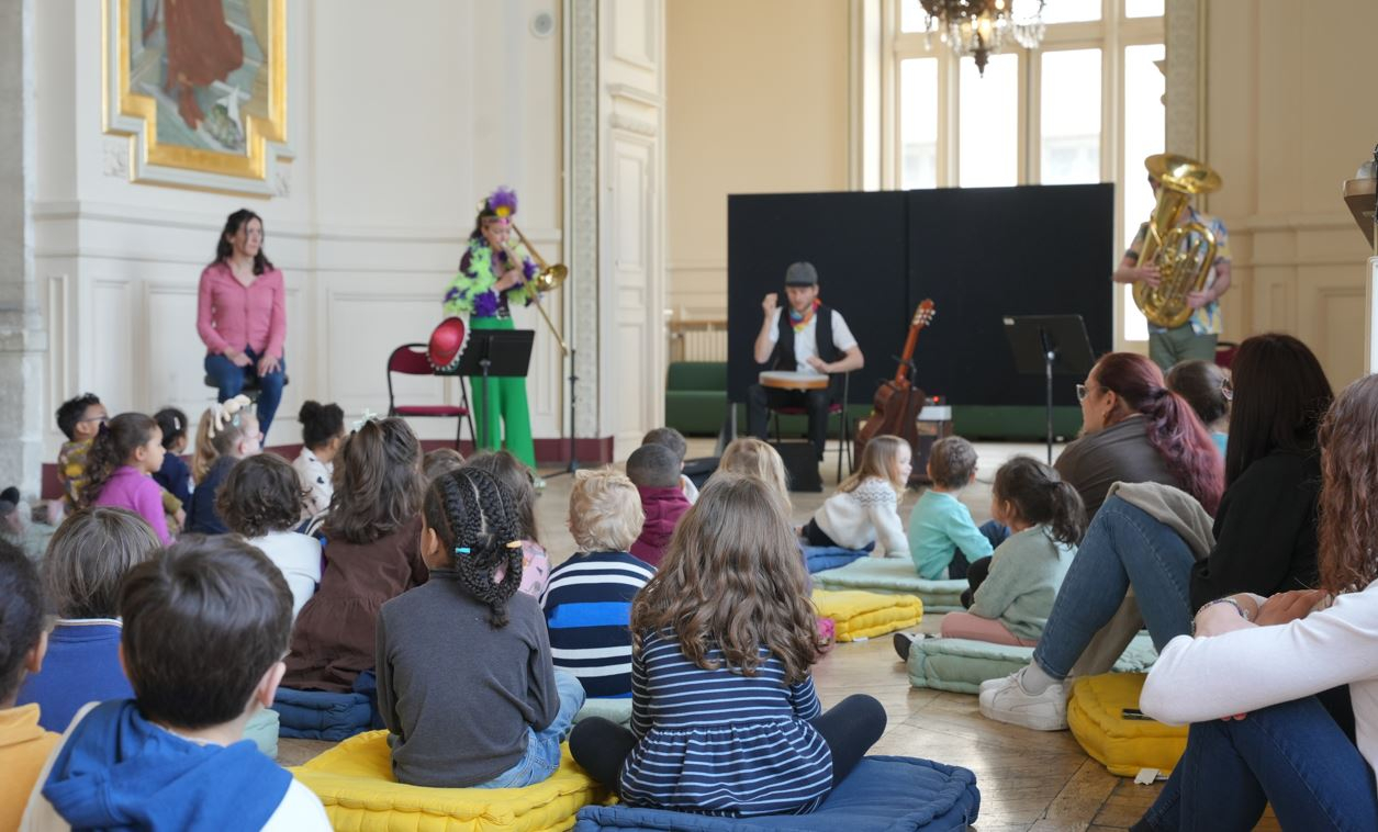 Photo des Petits Parcours pour les enfants, dans le foyer de l'Opéra Comédie