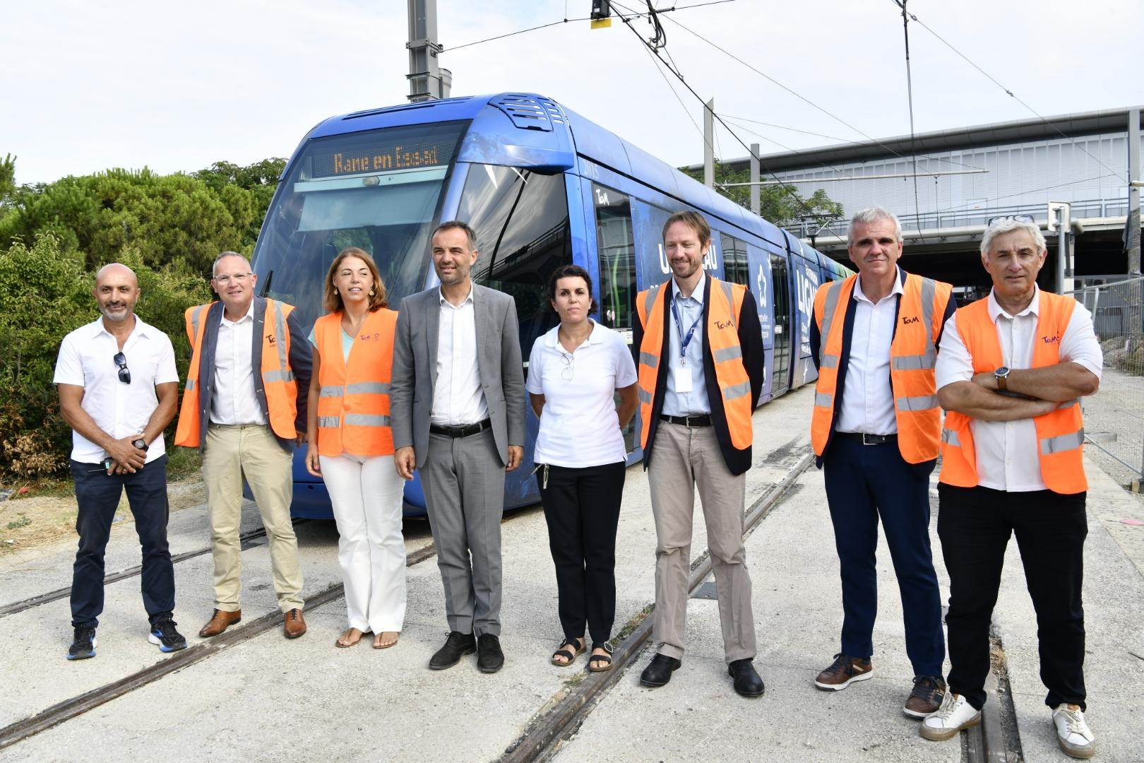 Une photo pour l'histoire du tram. À Odysseum avant le départ de la ligne 1 vers le quartier cambacérès et la gare Sud de France