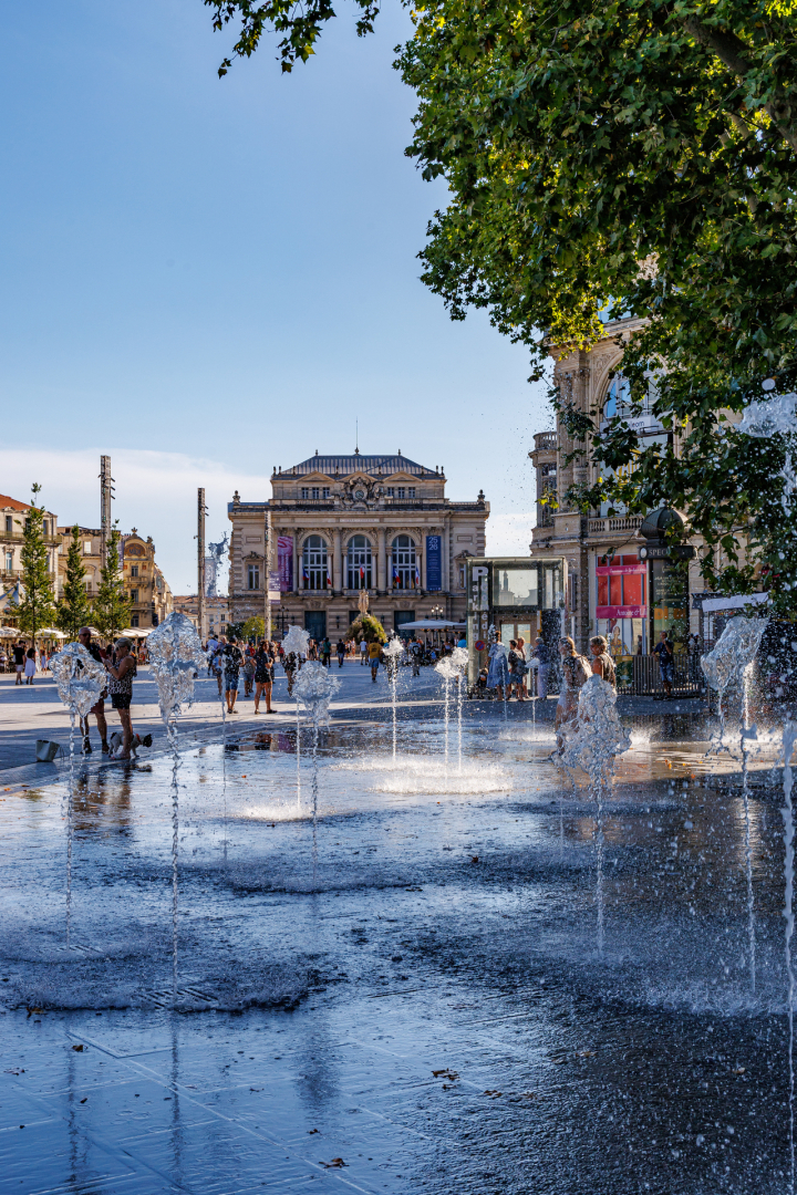 jets d'eau de l'Esplanade individus place de la Comédie Trois Grâces et Opéra 